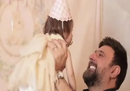 استایل خاص و سلفی زردرنگ همسر محمد علیزاده، سوژه دنبال‌کنندگان شد