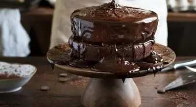 کیک شکلاتی با چهار ماده؛ ساده‌تر از آنچه فکر می‌کنید+تصاویر