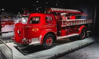 این کالکشن ماشین‌های آتش‌نشانی با قدمتی ۱۰۰ ساله به فروش می روند + تصاویر
