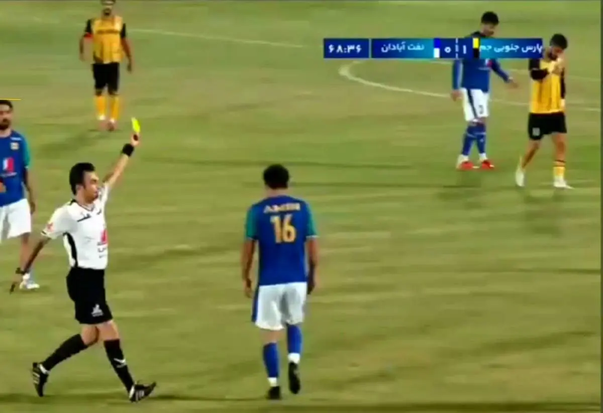 اشتباه عجیب داور؛ دو کارت زرد بدون اخراج!