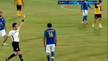 اشتباه عجیب داور؛ دو کارت زرد بدون اخراج!