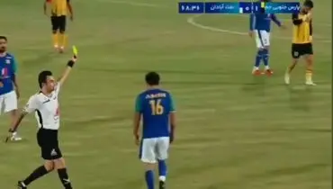 اشتباه عجیب داور؛ دو کارت زرد بدون اخراج!