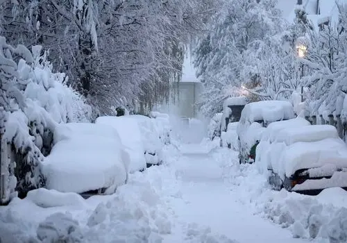 تداوم سرما همراه با بارش برف در تهران 