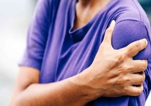 شانه یخ‌زده چیست و چگونه ایجاد می‌شود؟

