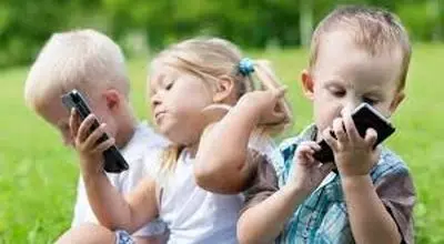 خطرات ناشناخته گوشی هوشمند برای کودکان خردسال