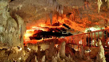 کتله خور؛ اولین غار آهکی جهان با قندیل هایی بی‌نظیر +تصویر