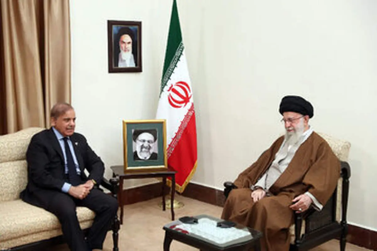 در دیدار نخست وزیر پاکستان با رهبر انقلاب چه گذشت؟+ عکس