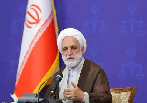 تاکید امام جمعه شیراز بر نفوذ بیماری بی حجابی از غرب به کشور