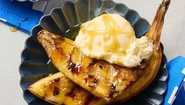 دسر متفاوت موز گریل‌شده با سس کارامل نارگیلی مخصوص روزهای تابستانی