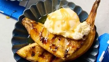 دسر متفاوت موز گریل‌شده با سس کارامل نارگیلی مخصوص روزهای تابستانی