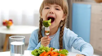 چگونه با تغذیه درست، کم‌خونی کودکان را درمان کنیم؟ + فیلم