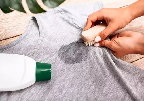 راهکارهای موثر برای پاک کردن لکه چای و قهوه از روی لباس
