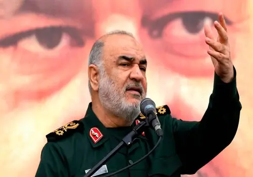 سرلشکر سلامی: اگر صد بار دیگر به دنیا بیایم من همین لباس را خواهم پوشید