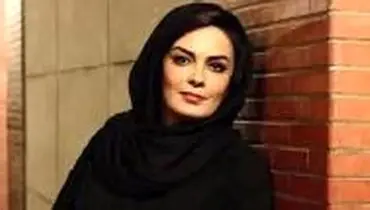 «سارا خوئینی‌ها» با سبیل و کلاه در کنار «امیرحسین رستمی»