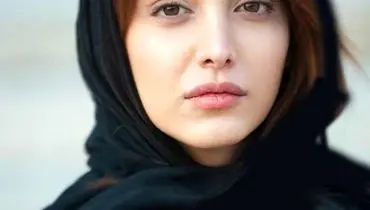 “خستگی” روشنک گرامی در وسط برنامه؛ بازیگر در سالن کفش‌هایش را درآورد!+ویدیو 