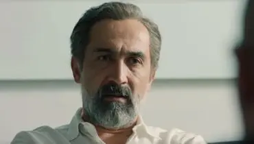 آقای بازیگر عزادار در آغوش هادی حجازی فر