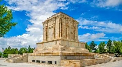 آرامگاه فردوسی مشهد کجاست؟ همه چیز درباره مقبره حکیم توس
