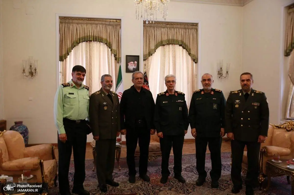 دیدار فرماندهان بلندپایه ارتش و سپاه با پزشکیان+ تصاویر