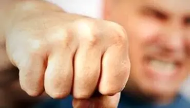 ضرب و شتم یک معلم توسط پدر دانش آموز