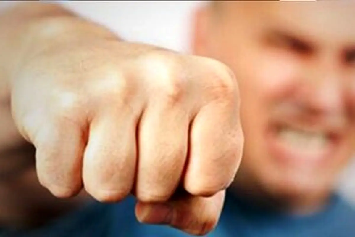 ضرب و شتم یک معلم توسط پدر دانش آموز