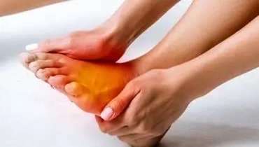 علت داغ شدن کف پا در شب‌

