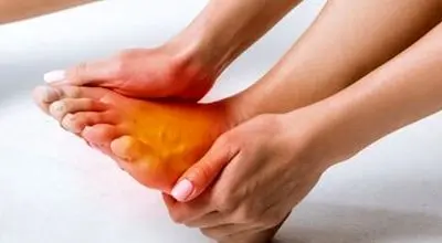 علت داغ شدن کف پا در شب