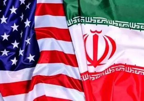 قاب خانوادگی سینا مهراد در یک مراسم هنری