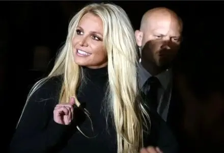 بریتنی اسپیرز می‌گوید با این خانواده‌اش «شانس آورده که زنده است»