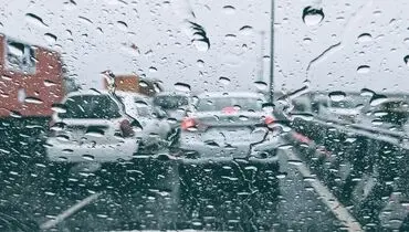 بارش باران و مه‌گرفتگی در جاده‌های ۷ استان | این محورها مسدود است