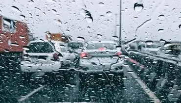 بارش باران و مه‌گرفتگی در جاده‌های ۷ استان | این محورها مسدود است