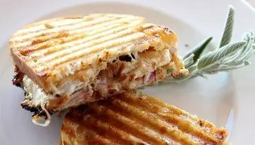 دستور تهیه مرحله‌به‌مرحله پنینی مرغ با طعم خانگی+ فیلم