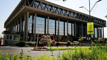 تصویر این دو خبرنگار صدا و سیما مقابل ساختمان شیشه ای + عکس
