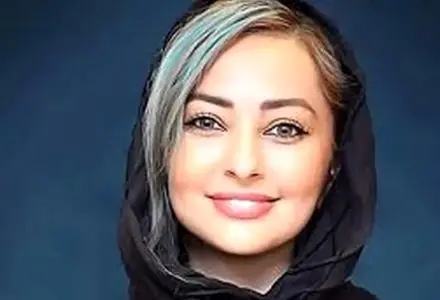 «نفیسه روشن» با چادر در حرم امام رضا (ع)؛ سال 93