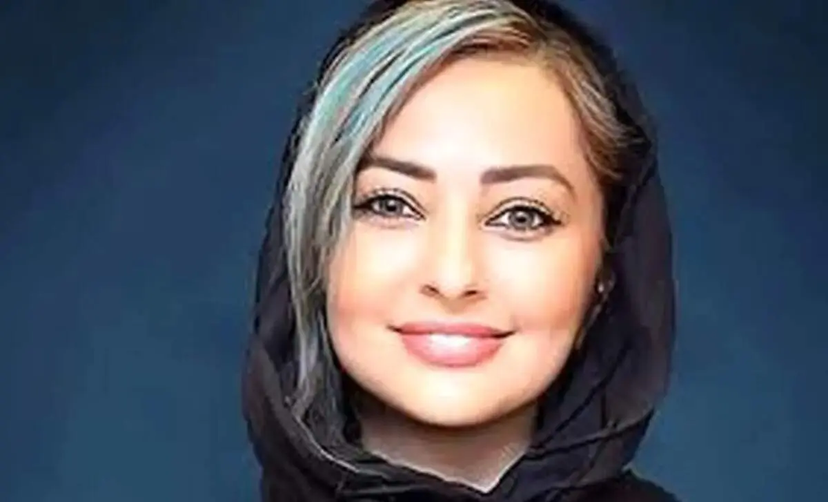 «نفیسه روشن» با چادر در حرم امام رضا (ع)؛ سال 93
