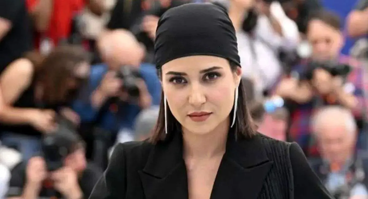 گریم دیدنی پریناز ایزدیار در تئاتر موزیکال بینوایان