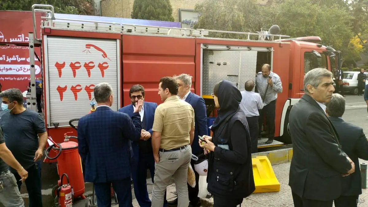 علت آتش سوزی در نمایشگاه بینالمللی از زبان خبرنگار صدا و سیما+ فیلم