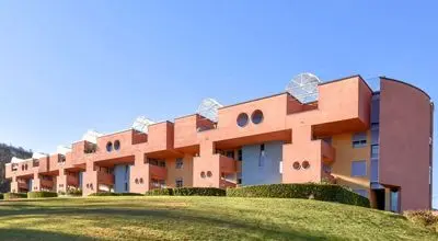 معماری جالب و سرزنده این واحد مسکونی محو‌تان می‌کند+ عکس