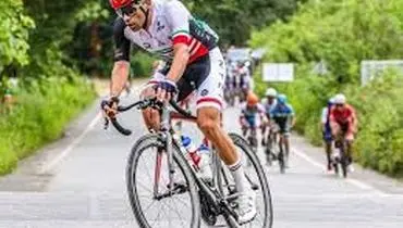 شگفتی گردشگر خارجی از صعود پسر ایرانی با دوچرخه در ارتفاعات خطرناک+فیلم