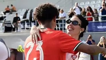 حضور جورجینا رودریگز و مادر رونالدو در مراسم قهرمانی تیم ملی پرتغال+ تصاویر