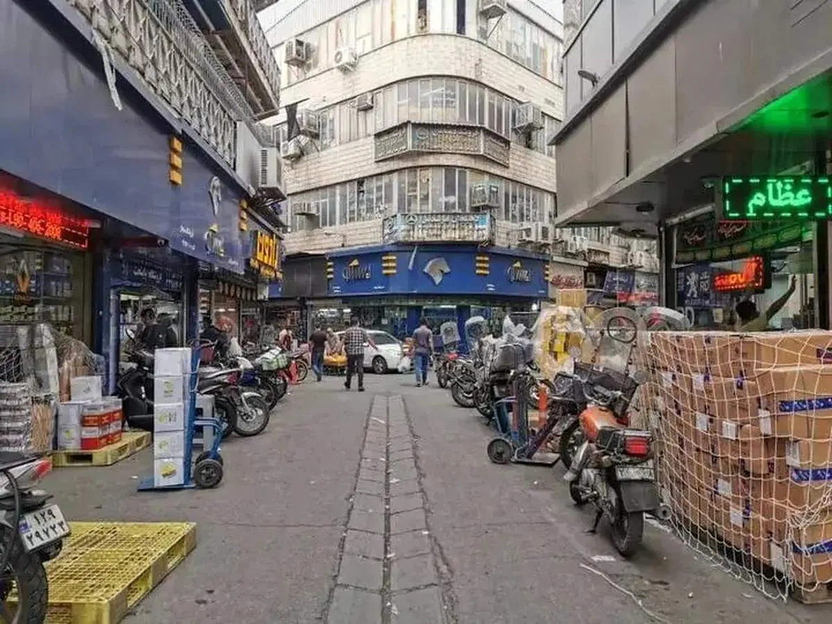 در این خیابان تهران جنگ هنوز ادامه دارد