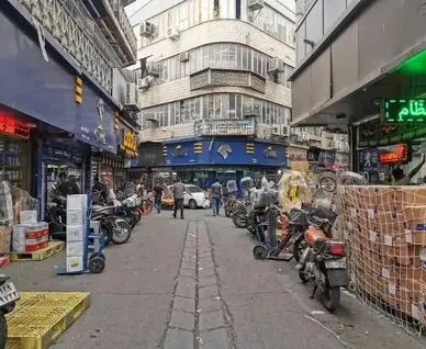 در این خیابان تهران جنگ هنوز ادامه دارد