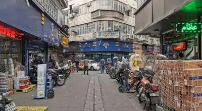 در این خیابان تهران جنگ هنوز ادامه دارد