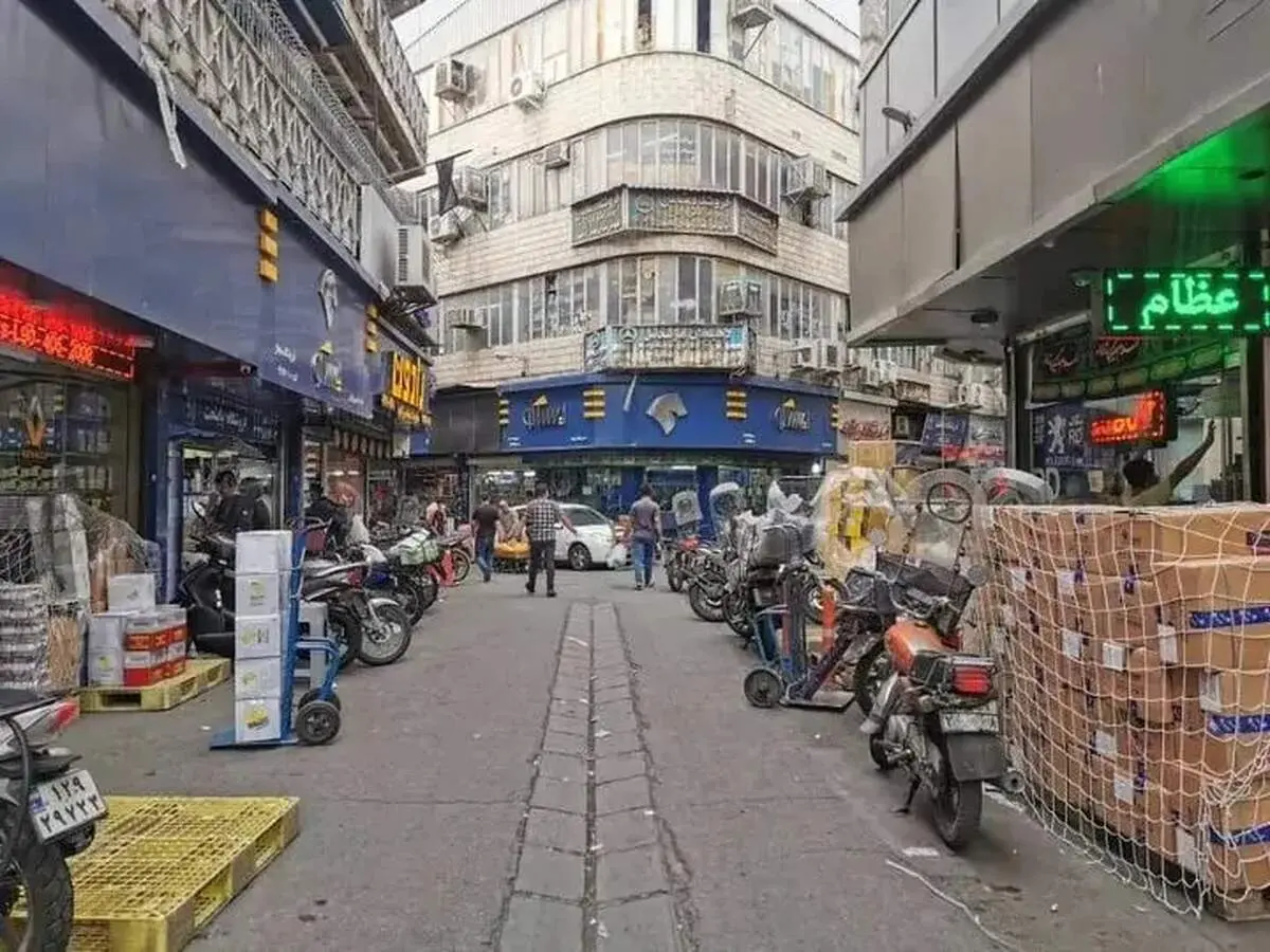 در این خیابان تهران جنگ هنوز ادامه دارد