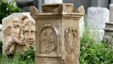 کشف سنگ‌قبر با نقش انسانی در موغلا + عکس