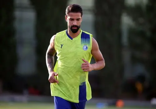 آرمین سهرابیان به تمرین استقلال برنگشت | اوضاع پیچیده‌ مدافع آبی‌ها