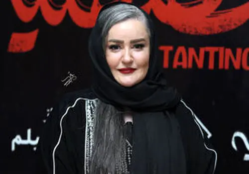 قابی از نعیمه نظام‌دوست و رضا نیکخواه در یک مراسم