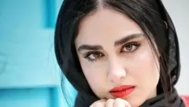 ژست معصومانه هانیه غلامی با حجاب کامل در یک امامزاده