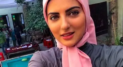 کیف‌ شبیه به حیوان و شال طلایی؛ امضای هلیا امامی در جشنواره ۲۵!