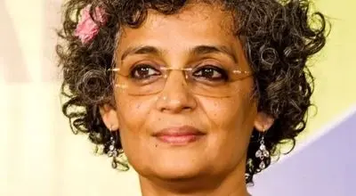 نویسنده برنده بوکر: در کنار ایران ایستاده‌ام