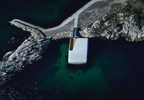 سفر به اعماق؛ تصاویر جذاب و دیدنی رستوران زیرآبی اروپا + عکس

